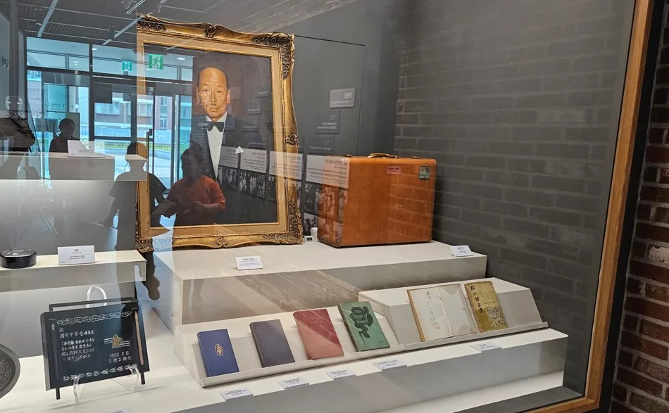 수주 변영로 시인의 초상화, 유품, 작품들의 모습
