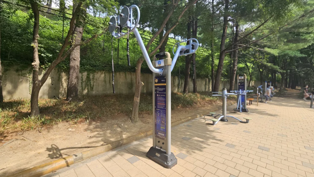 양팔 줄당기기 기구