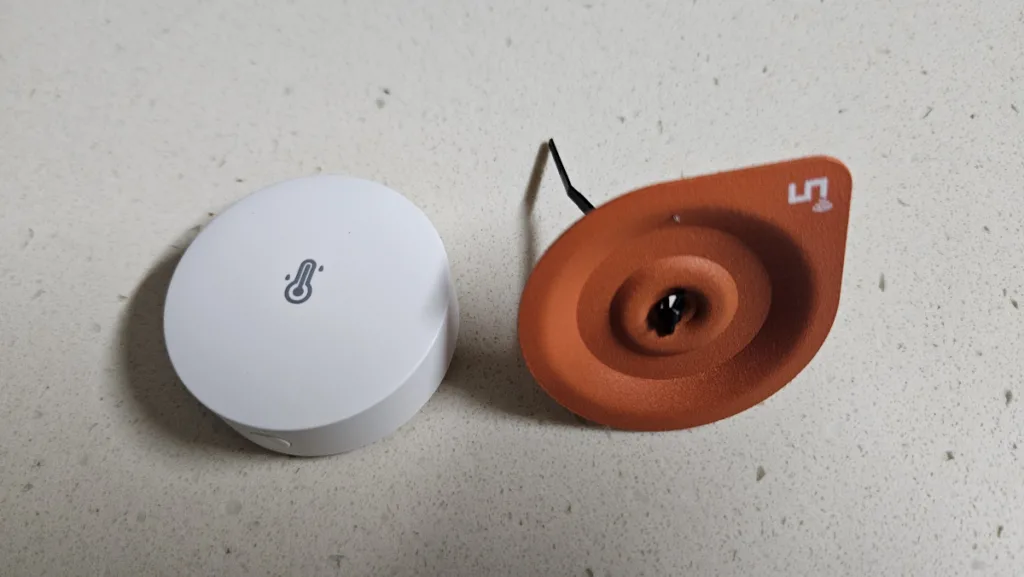 온도센서를 케이블 타이로 고정