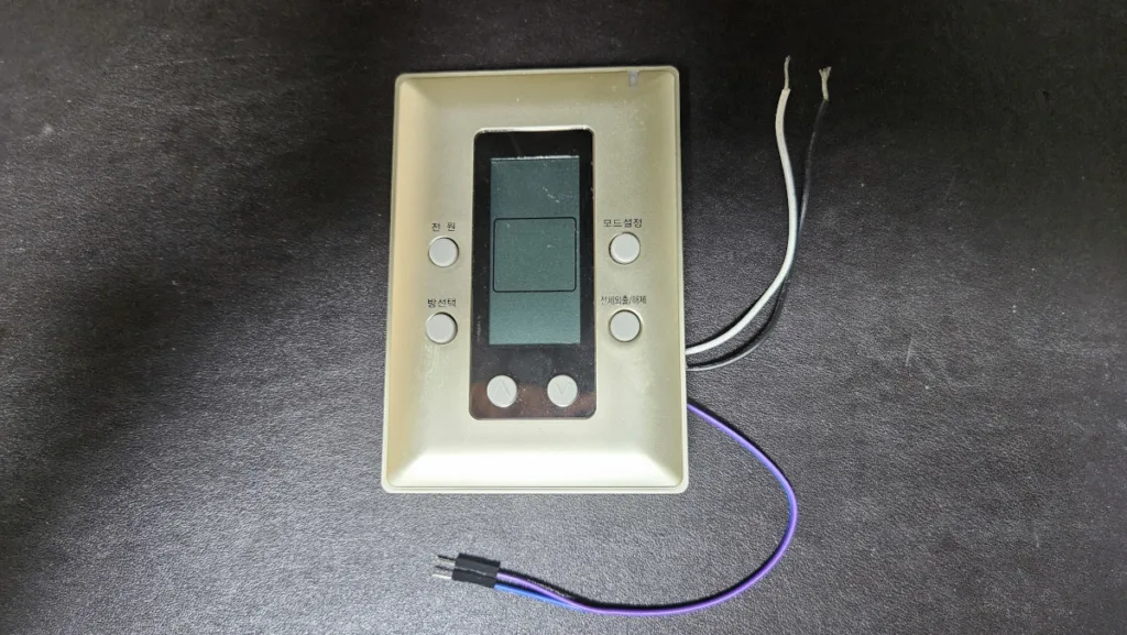 드라이컨택 배선 작업 완료된 온도조절기 모습