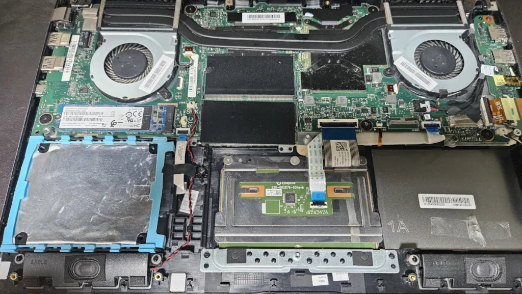조립한 노트북 내부 모습