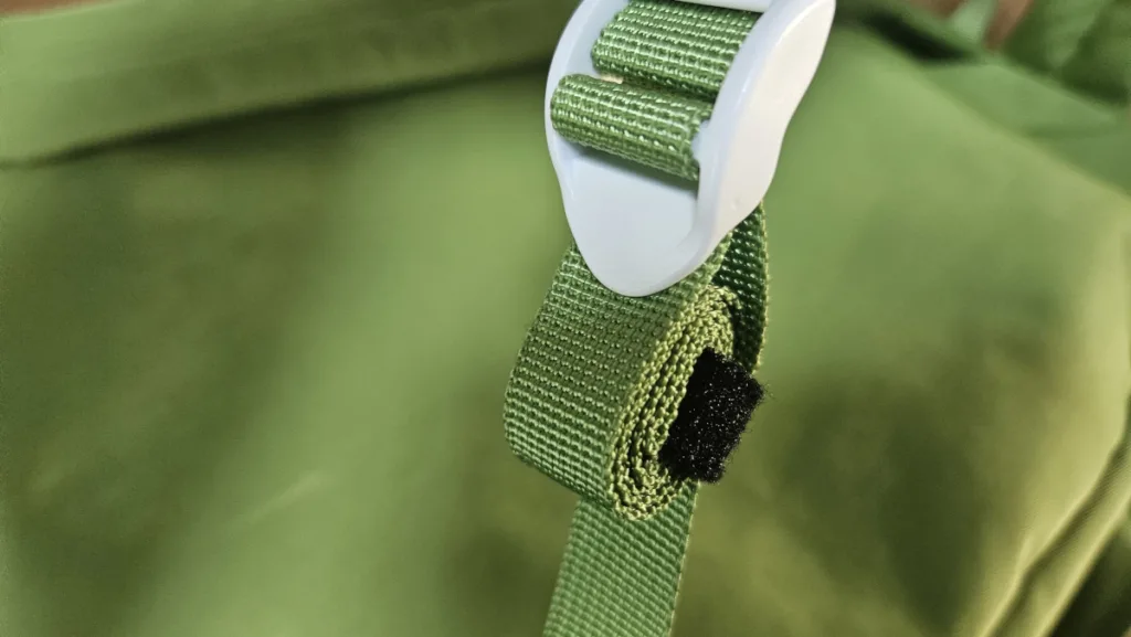 밸크로로 고정된 모습