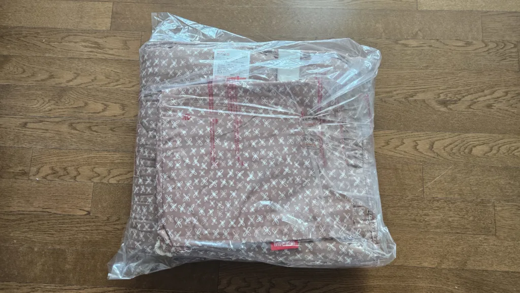 박스를 열면 비닐백 안에 제품이 포장되어 있다