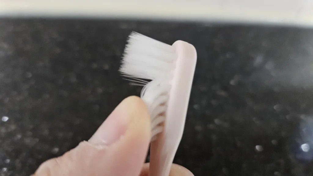 칫솔모의 탄력은 적절하다