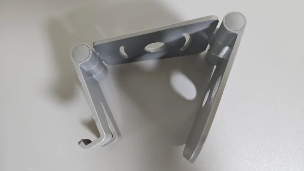 스마트폰 거치대를 펼쳐본 모습