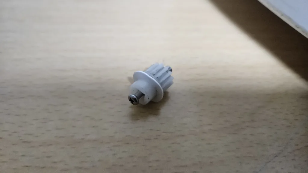 링처럼 가공된 마우스 피트를 기어에 끼워 넣은 모습